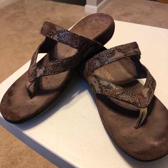 vionic sandals size 10